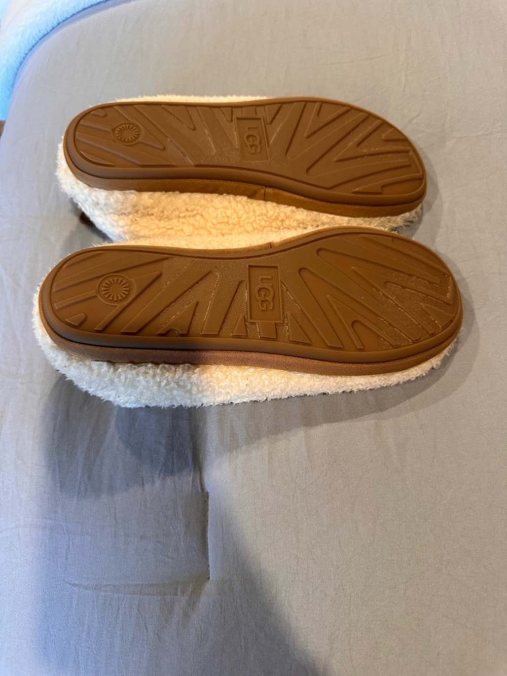 UGG Womens Plushy Slipper Natural/Chestnut Adjustable Cord Logo Womens Size 7 - Picture 10 of 11